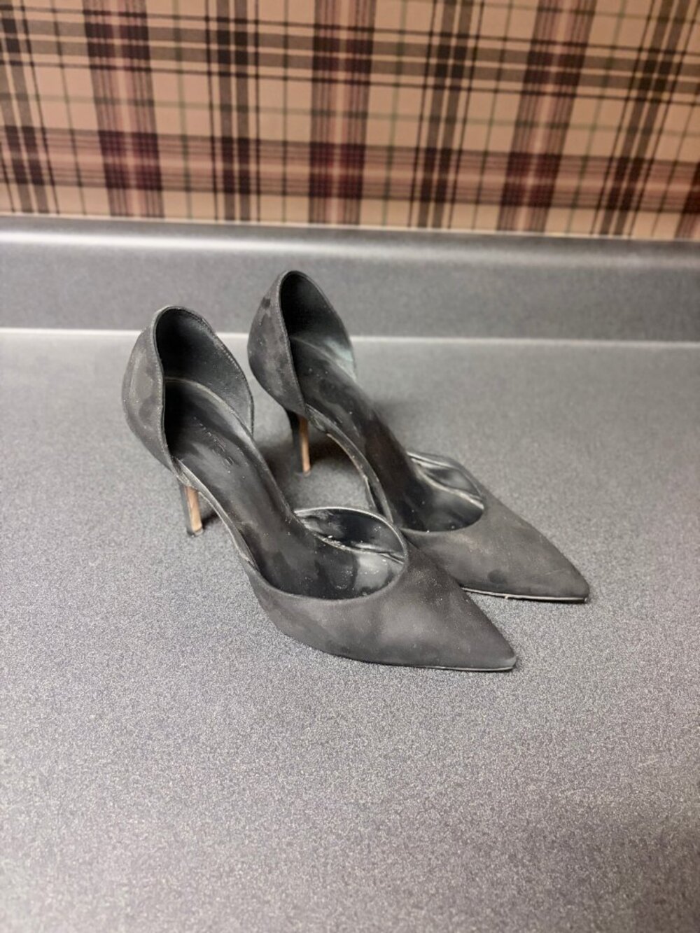 Vince Black Suede d'Orsay Pumps - Size US 8